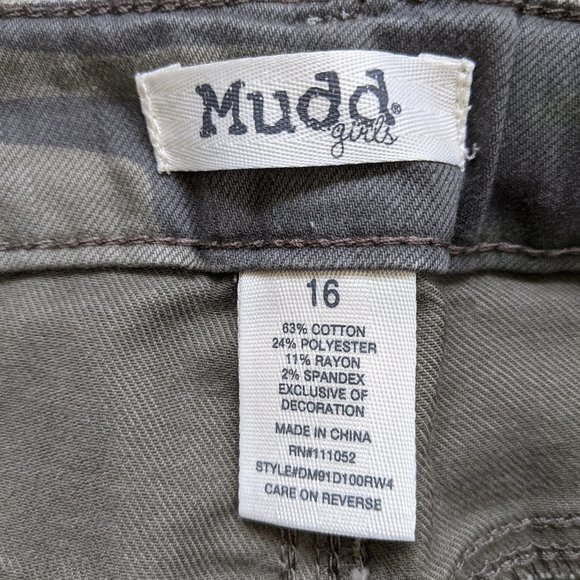 Girl's Mudd Camo shorts - Picture 3 of 4
